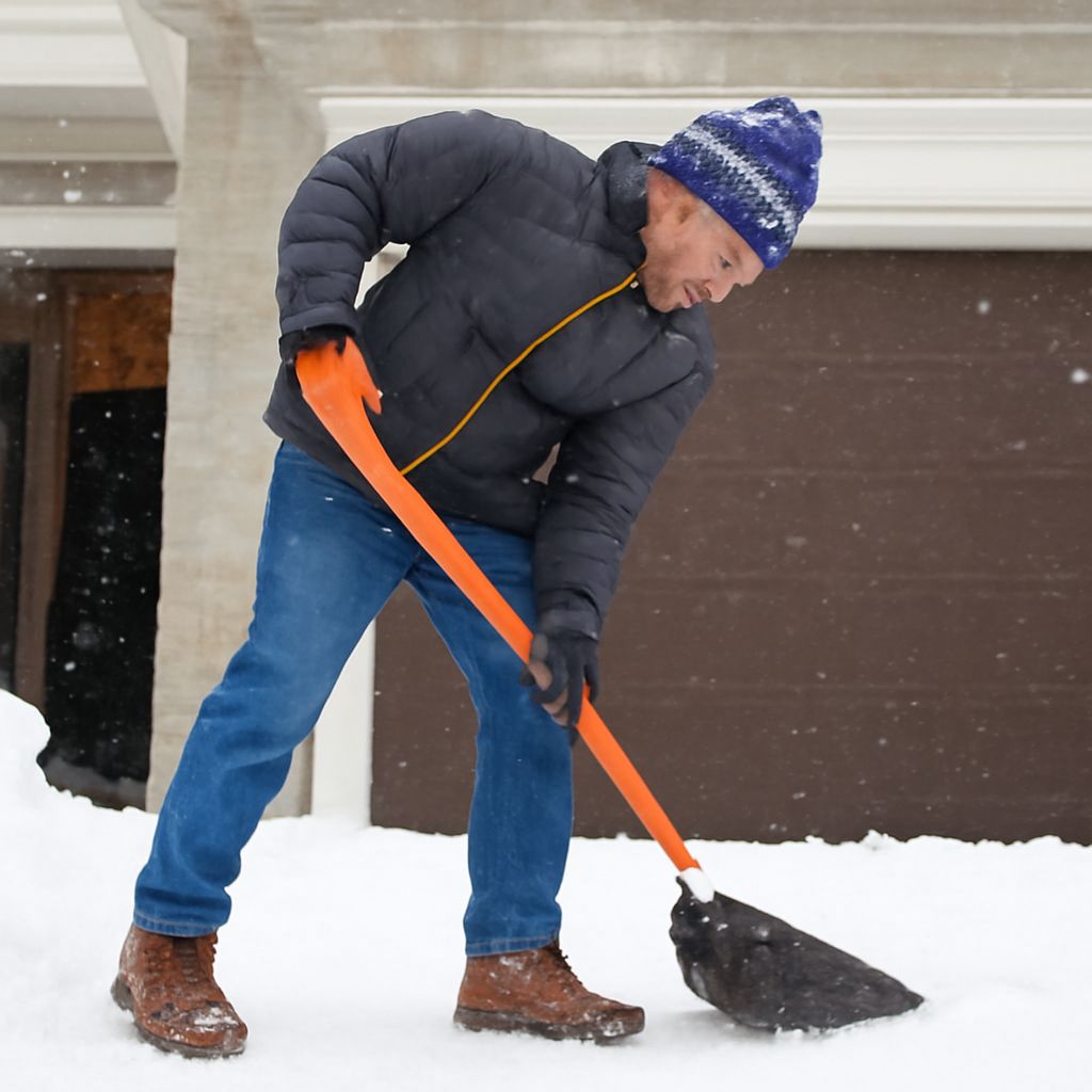 How Many Calories Does Shoveling Snow Burn? Real Numbers by Weight and Intensity